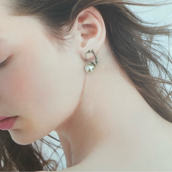 4/$15 Pearls Silver Euro Back Earrings - Picture 2 of 4